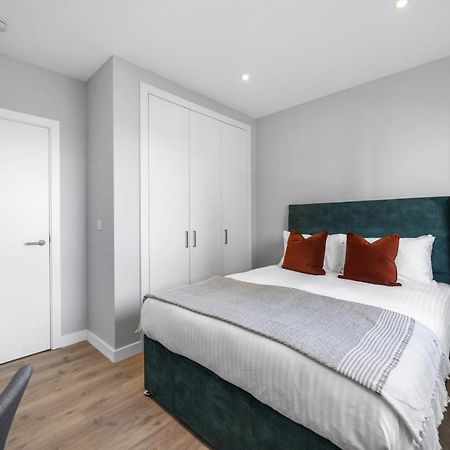 Ellie N Conys 3 Bedroom Apartment With 2 Bathrooms, An Ensuite, Kitchen And Balcony In Stratford Westfield Londra Dış mekan fotoğraf