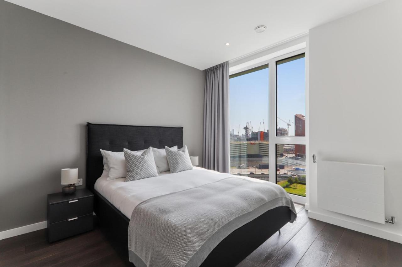 Ellie N Conys 3 Bedroom Apartment With 2 Bathrooms, An Ensuite, Kitchen And Balcony In Stratford Westfield Londra Dış mekan fotoğraf