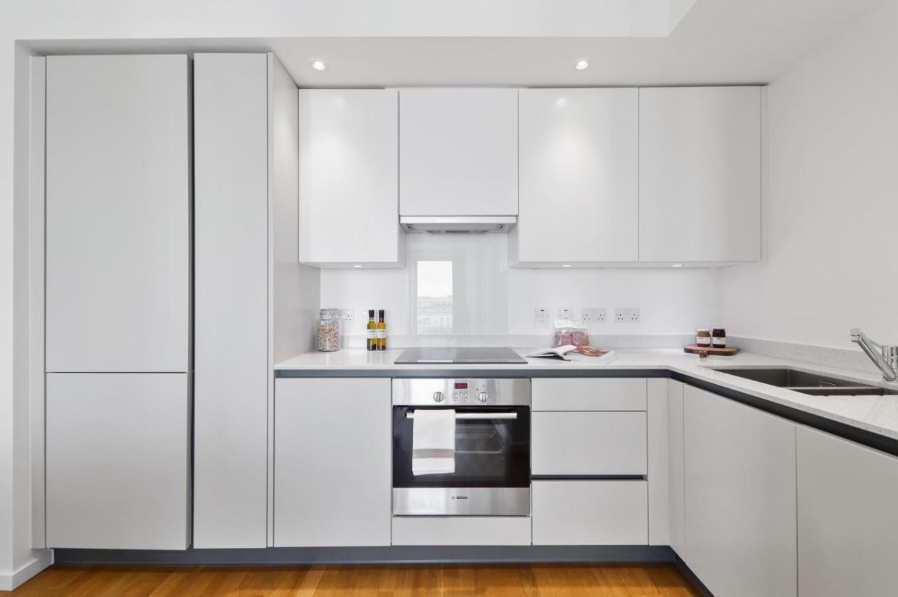 Ellie N Conys 3 Bedroom Apartment With 2 Bathrooms, An Ensuite, Kitchen And Balcony In Stratford Westfield Londra Dış mekan fotoğraf