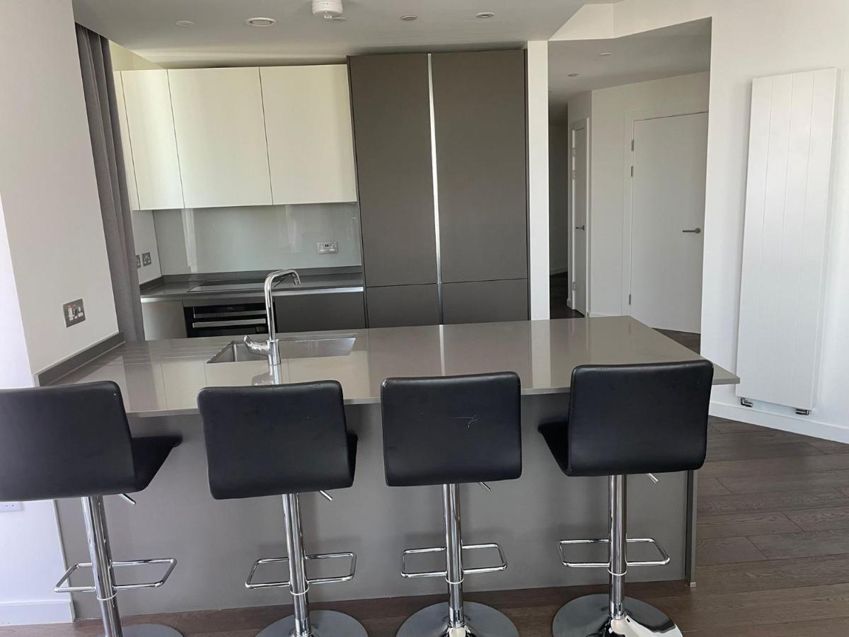 Ellie N Conys 3 Bedroom Apartment With 2 Bathrooms, An Ensuite, Kitchen And Balcony In Stratford Westfield Londra Dış mekan fotoğraf