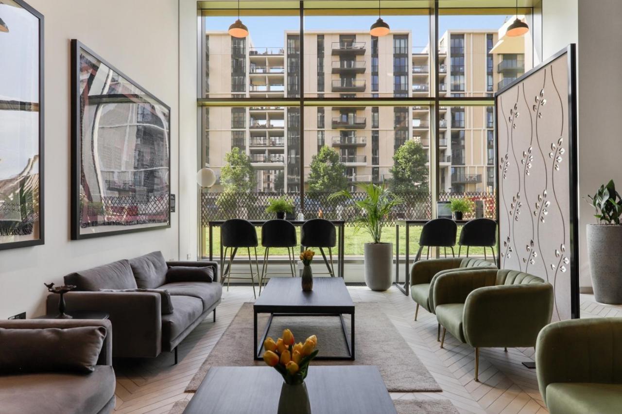 Ellie N Conys 3 Bedroom Apartment With 2 Bathrooms, An Ensuite, Kitchen And Balcony In Stratford Westfield Londra Dış mekan fotoğraf