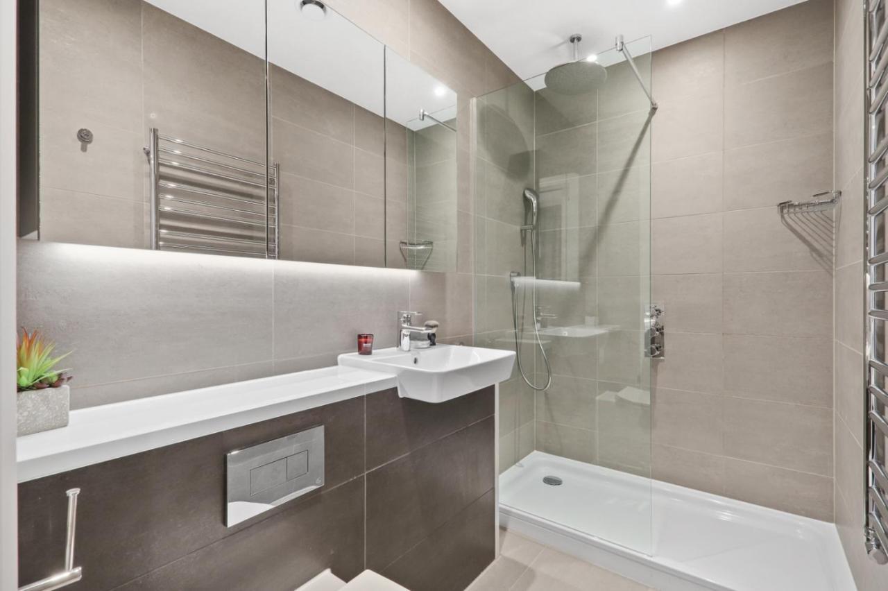 Ellie N Conys 3 Bedroom Apartment With 2 Bathrooms, An Ensuite, Kitchen And Balcony In Stratford Westfield Londra Dış mekan fotoğraf