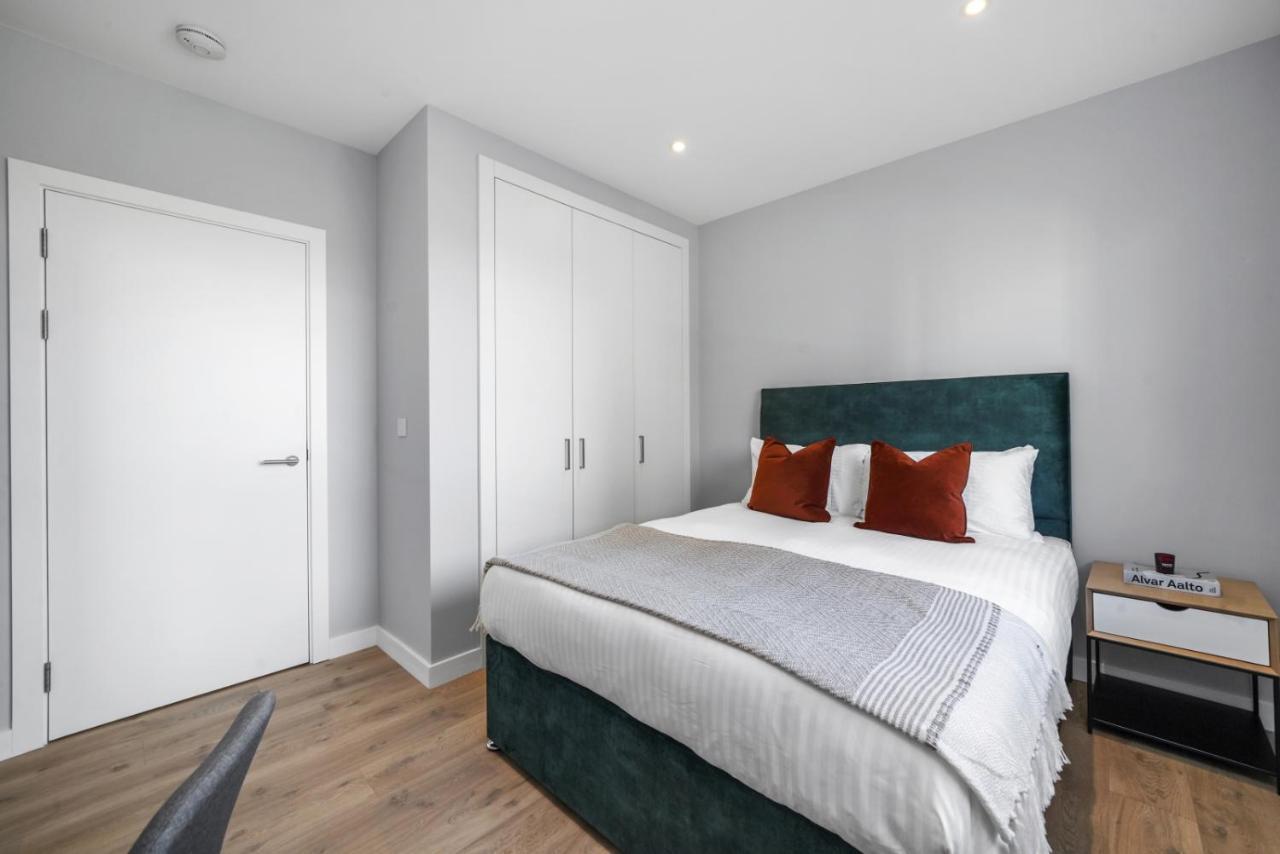 Ellie N Conys 3 Bedroom Apartment With 2 Bathrooms, An Ensuite, Kitchen And Balcony In Stratford Westfield Londra Dış mekan fotoğraf